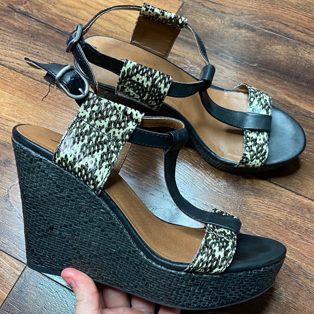 Lucky Brand Lovell T-Strap Embossed Wedges
